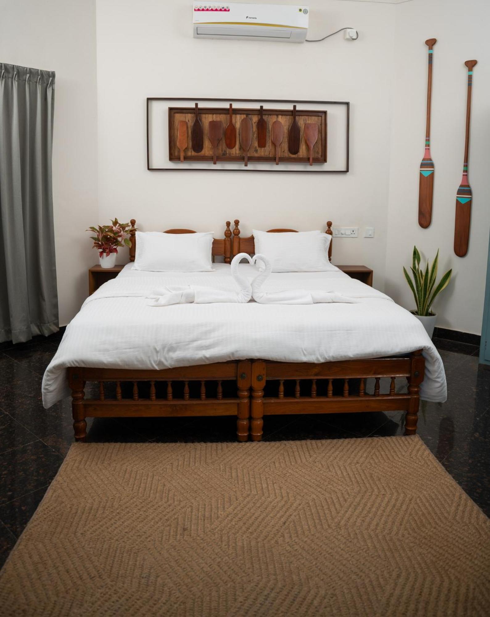 Paddlecult Surf Retreat Bed and Breakfast Varkala Esterno foto